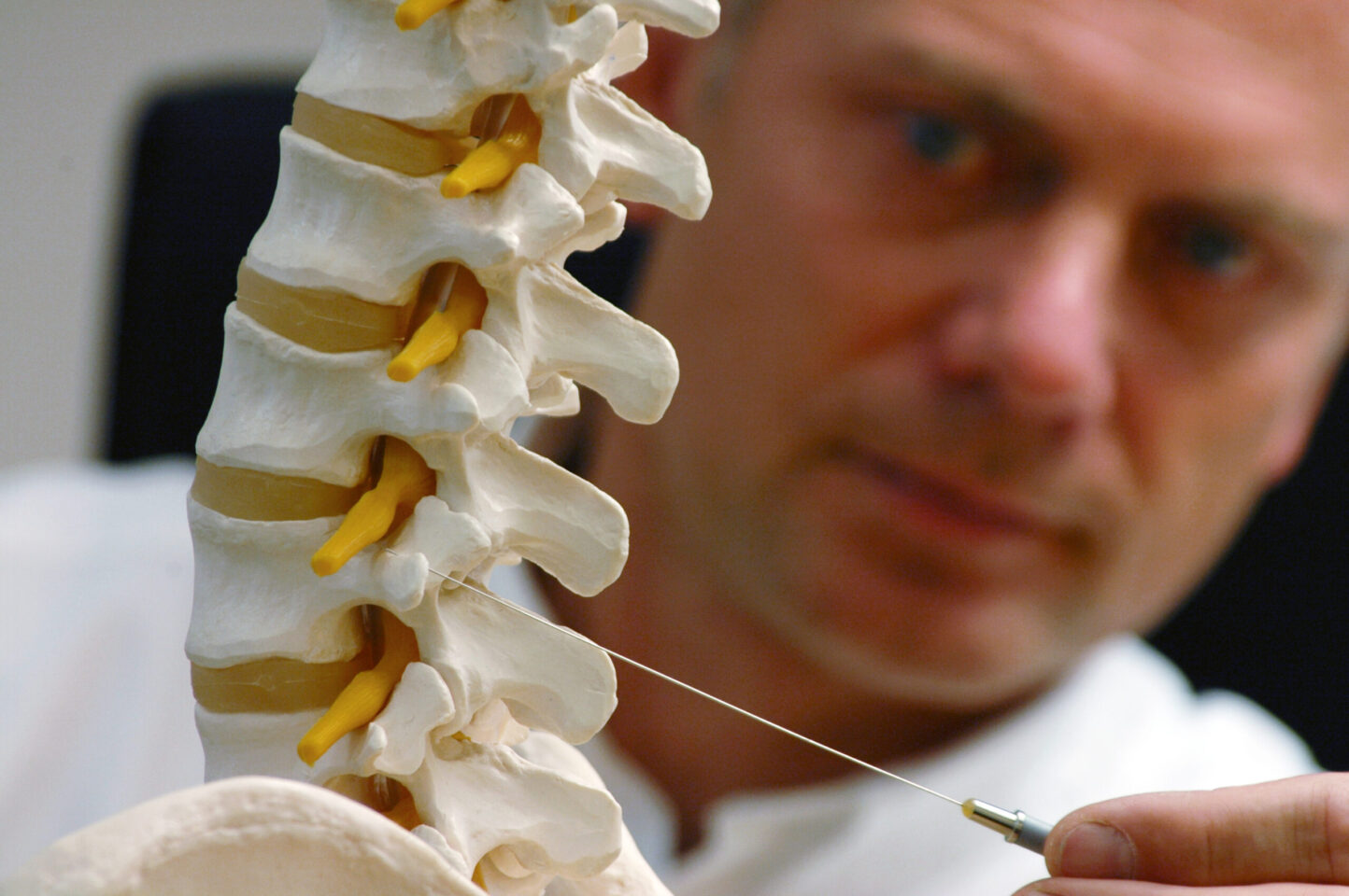 Präzise minimalinvasive Wirbelsäulentherapie in der Praxis Dr. Beckert