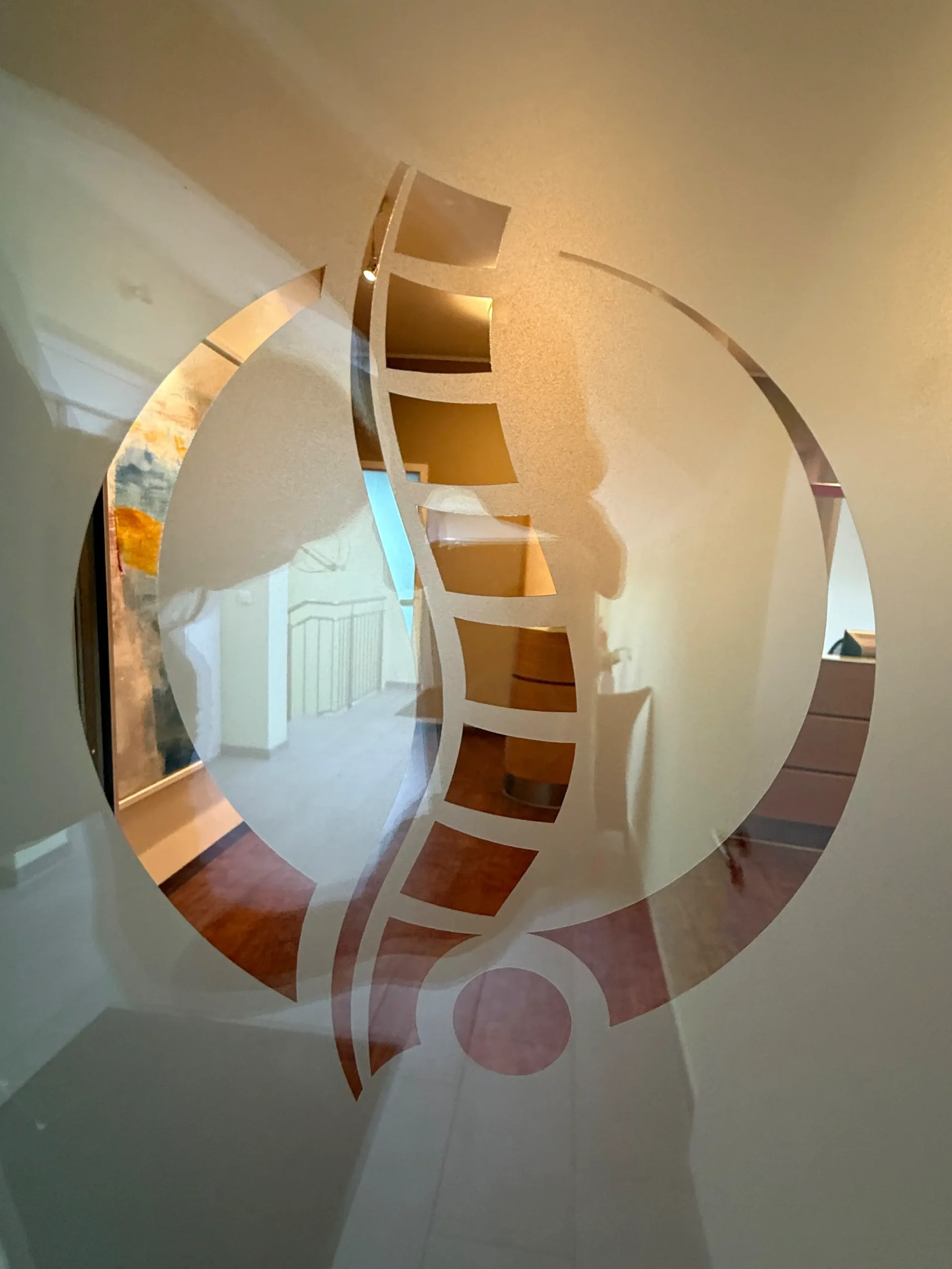 Praxislogo der Orthopädischen Privatpraxis Dr. Beckert an der Eingangstür